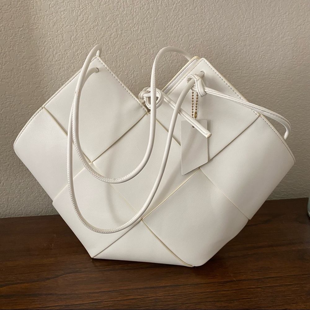 SALE | White Large Wide Thick Triangle Flower Basket Woven Arco Tote Bag | S15